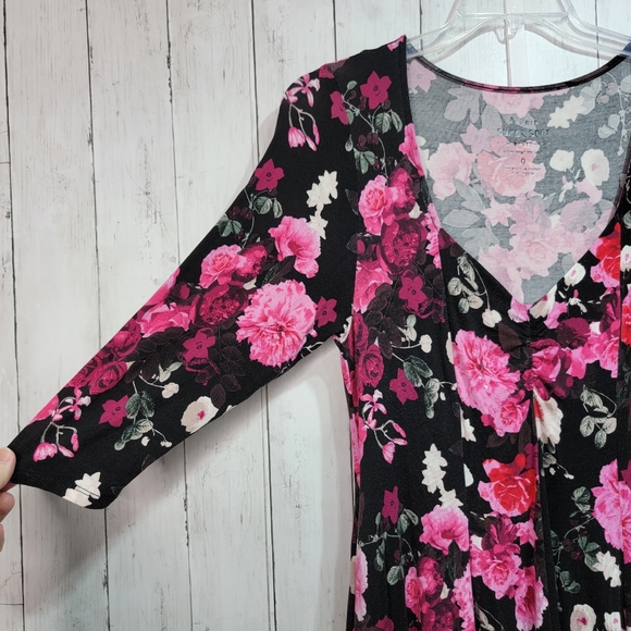 Torrid Sweatheart Floral Print Knit Skater Dress Rayon Spandex Blend Size 0 (12) - Picture 5 of 10